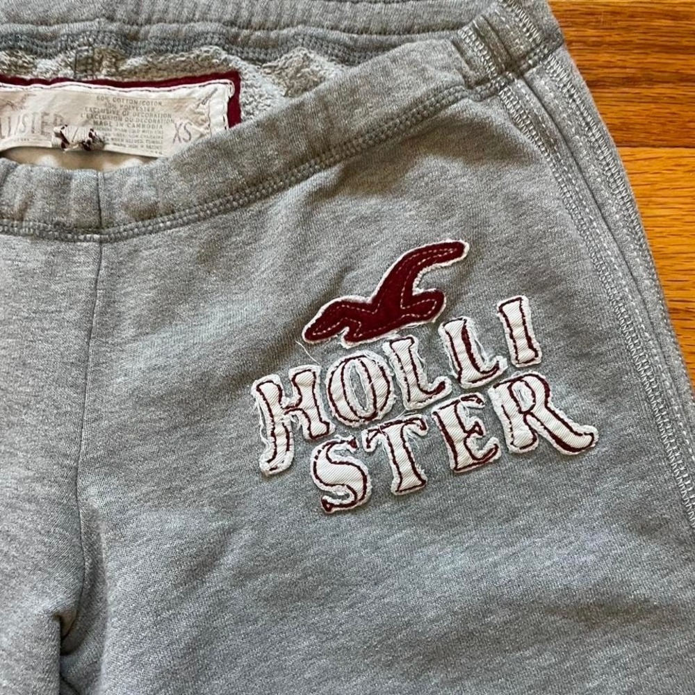 Y2k Lowrise Grey Hollister Sweatpants 2000s Size XS Embroidered Red Bird Good - Picture 2 of 6